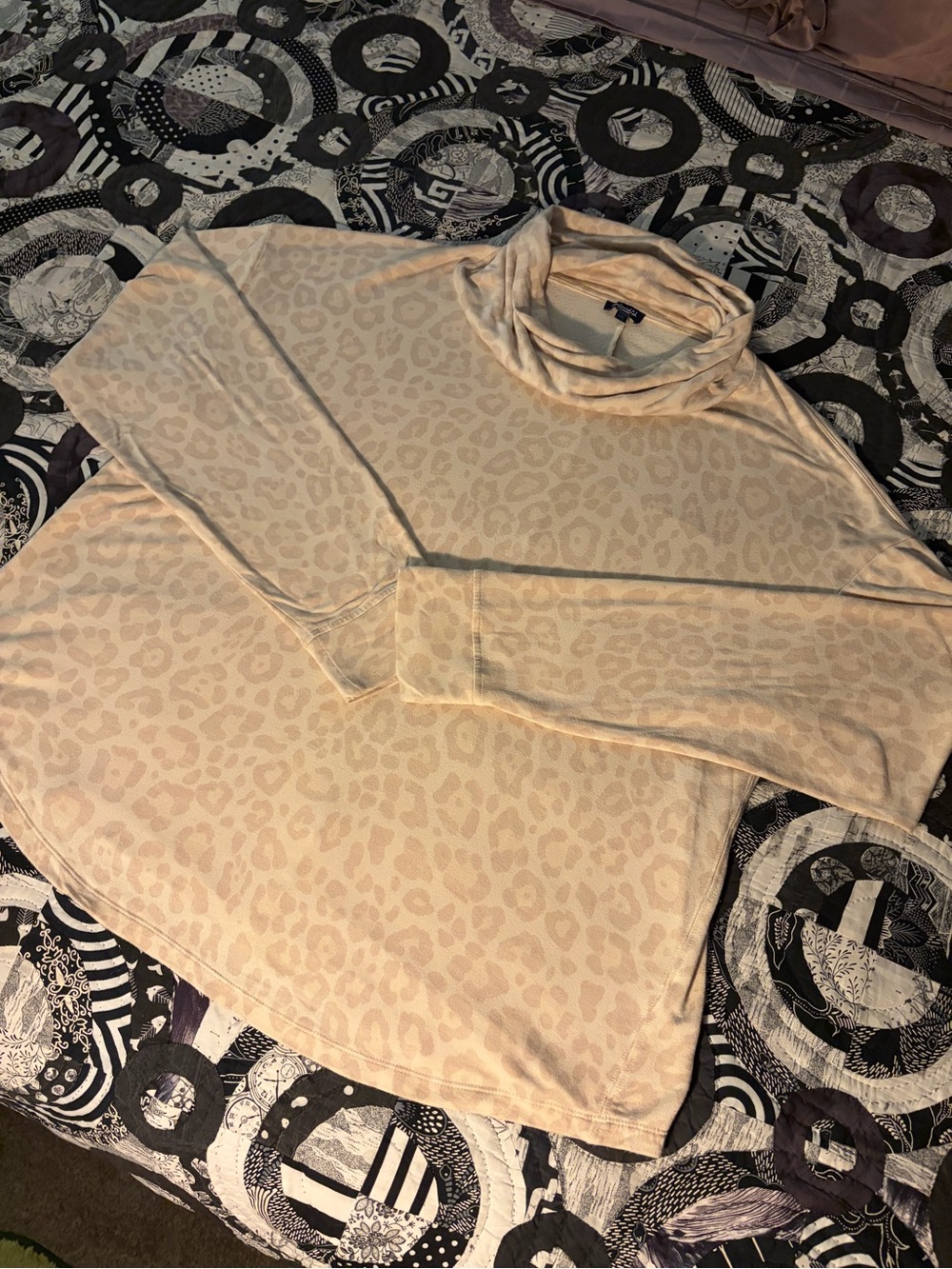 Splendid Soft Cream Leopard Print Cowl Neck Pullover XL